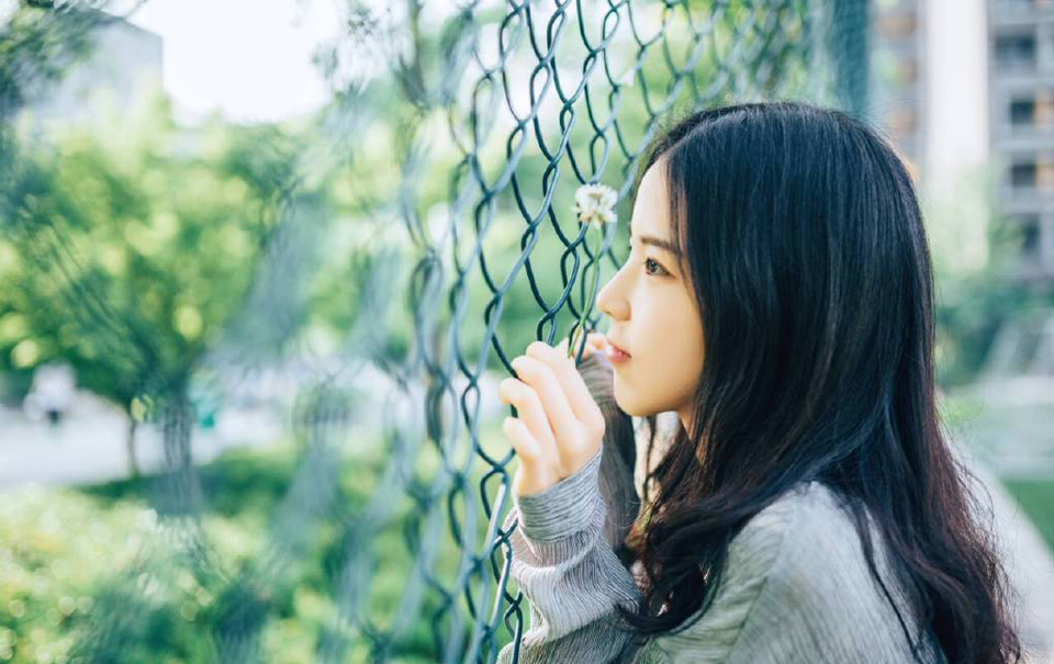 “我一个外来人都能知道，那江东俊杰，想必也能知道这点，若他们能够视线知道我今天会来这里，是个除掉我的好机会。”陈到今天的话似乎特别多。